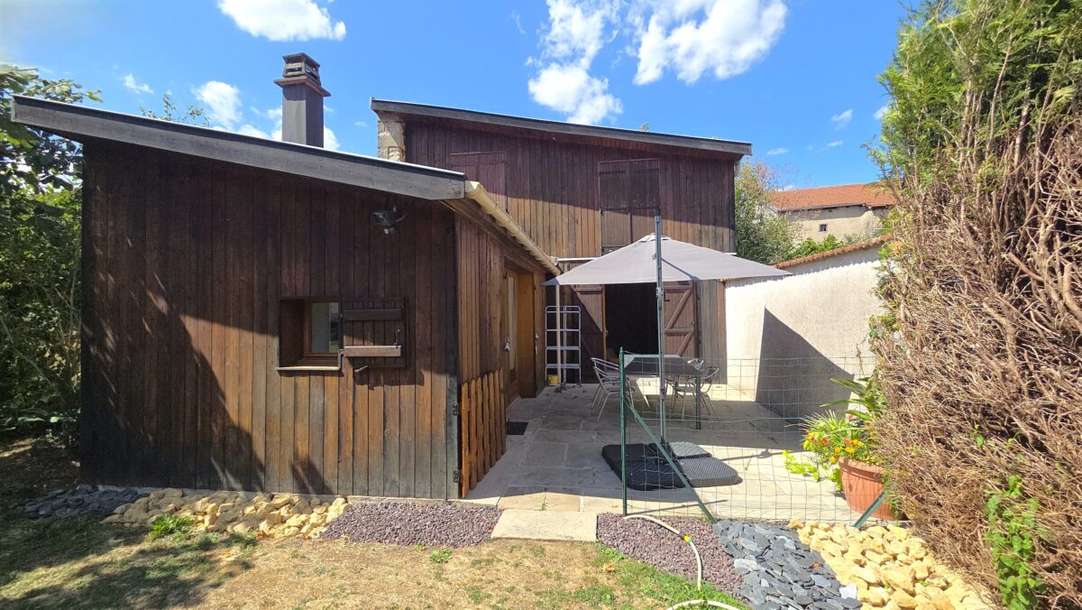 Gite le Potager Indépendant vue de jour terrasse fermée Remoncourt-Proche vittel-vosges-gite88chezpierre