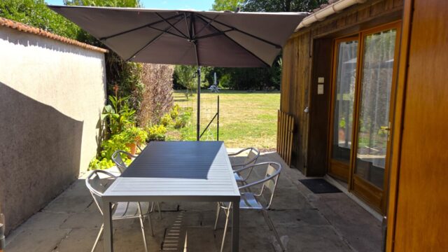 Gite le Potager Vue jardin terrasse-fermée Remoncourt-Proche vittel-vosges-gite88chezpierre