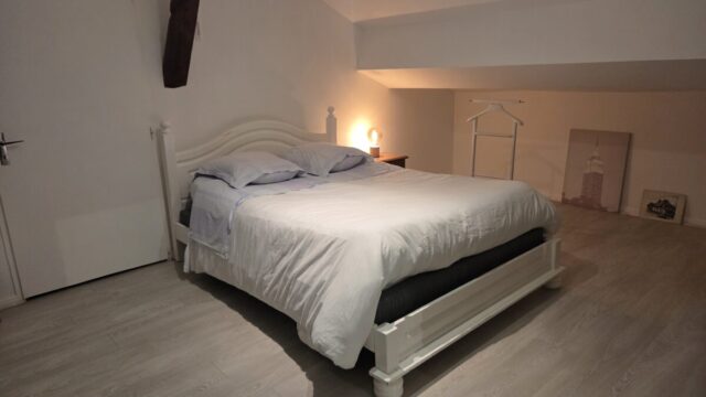 Studio Mansarde, chambre séjour lit double, climatisation Remoncourt, Proche vittel, vosges, gite88chezpierre