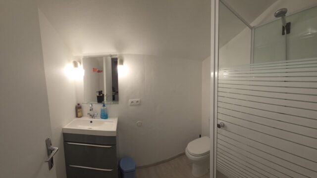 Studio Mansarde, salle de bain douche, Remoncourt, Proche vittel, Vosges, gite88chezpierre
